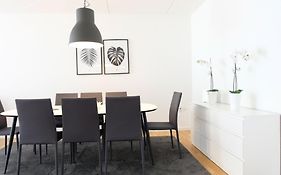 Three Bedroom Apartment In Kobenhavn S, Edvard Thomsens Vej 81
